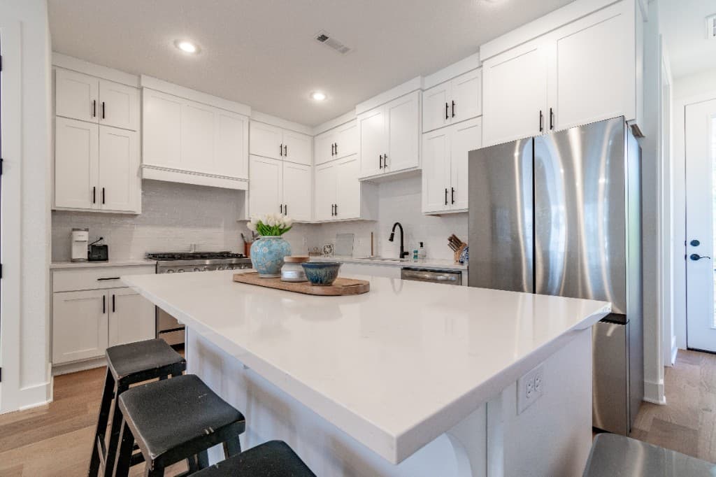 Deans Row Avenue — kitchen island with seating